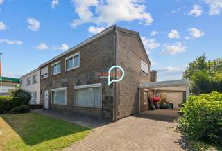 Op zoek naar een ruime en veelzijdige woning in het groene en gegeerde De Pinte? Deze verrassend ruime woning met een bewoonbare oppervlakte van...