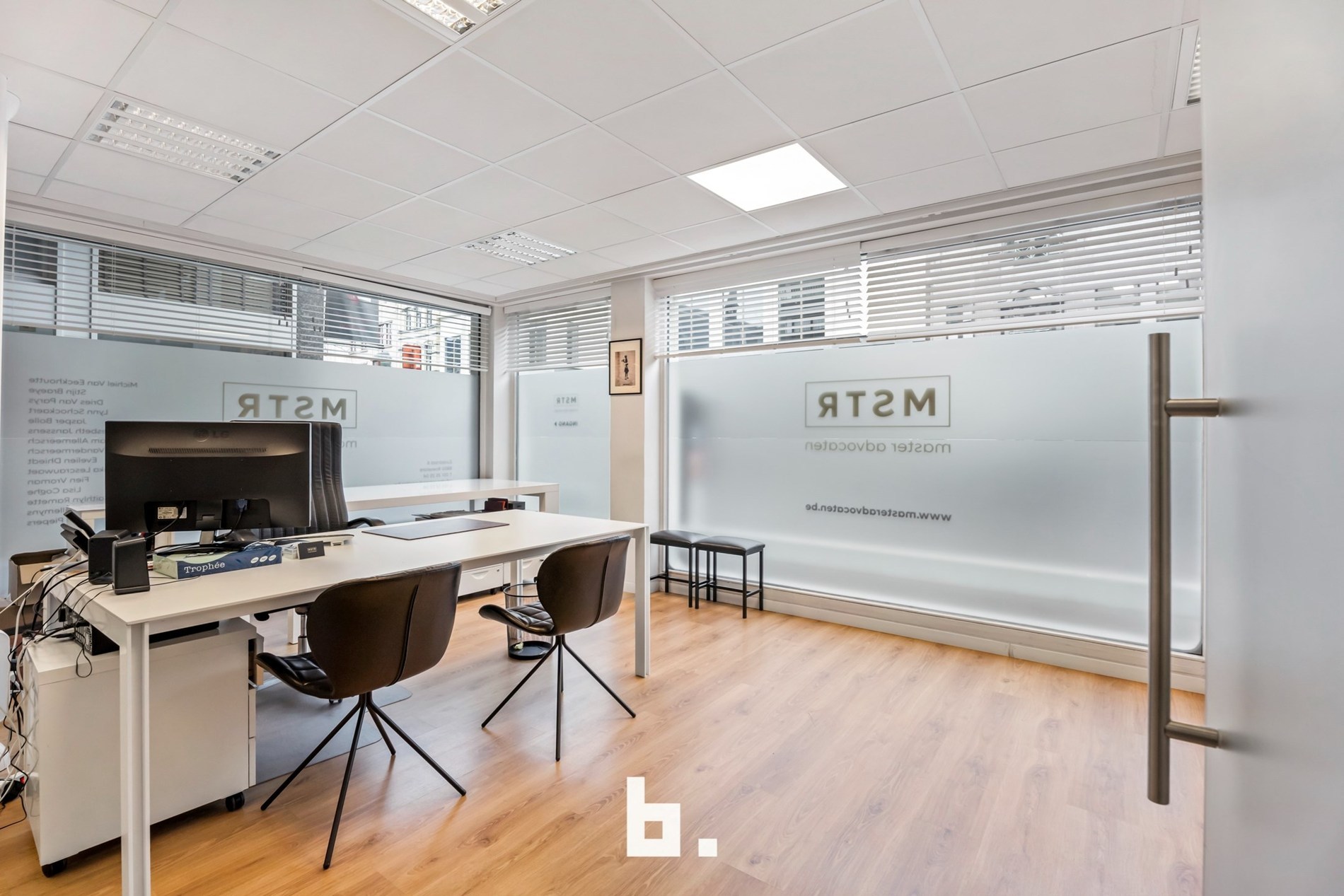 Ruime en instapklare kantoorruimte in het centrum van Roeselare! - foto 5