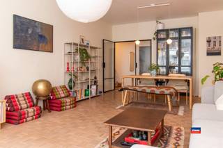 <p><span>2018 ANTWERPEN | RUIM, INSTAPKLAAR APPARTEMENT MET DRIE SLAAPKAMERS EN TERRAS GELEGEN OP TOPLOCATIE | BEWOONBARE OPPERVLAKTE 105m² | EPC A | </span></p><p><span>Indeling als volgt : inkomhal met vestiaire, toilet en wasplaats - ruime woonkamer - gesloten, geïnstalleerde keuken met toegang tot terras - nachthal - badkamer met inloopdouche, lavabomeubel en ventilatie - 3 slaapkamers met toegang tot het terras - kelderberging mee inbegrepen.</span></p><p><span> </span></p><p><span>Maandelijkse kosten bedragen 270 EURO (provisie verwarming, water, minuterie, syndicus, blokpolis, onderhoud, conciërge,...).</span></p><p><span>Mogelijkheid om de huur van een autostaanplaats mee over te nemen!</span></p><p><span> </span></p><p><span>Het appartement is gelegen op een TOPLOCATIE, vlakbij het stadspark, gezellige koffiebars, restaurants, openbaar vervoer, scholen en winkels.</span></p>
