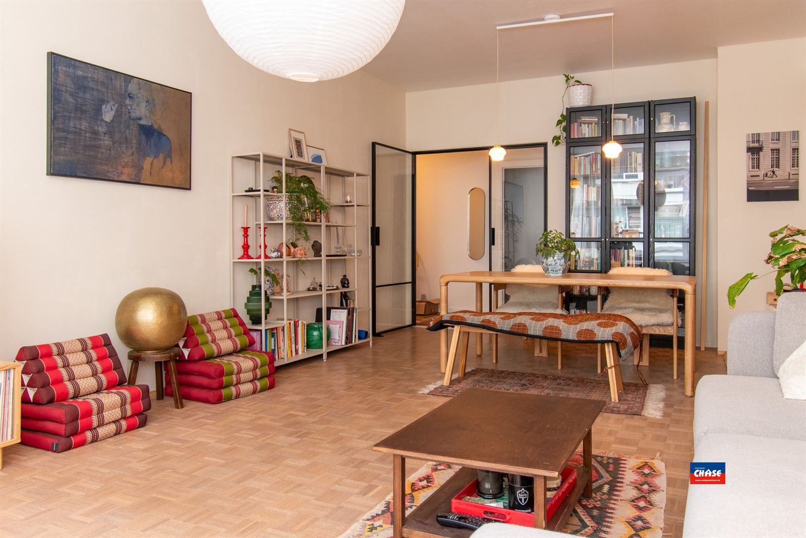 RUIM, INSTAPKLAAR APPARTEMENT MET DRIE SLAAPKAMERS EN TERRAS GELEGEN OP TOPLOCATIE - foto 3