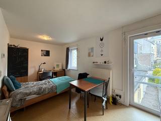 Deze gezellige en instapklare studio bevindt zich op een toplocatie in het centrum van Gent, in de onmiddellijke omgeving van de Nederkouter...