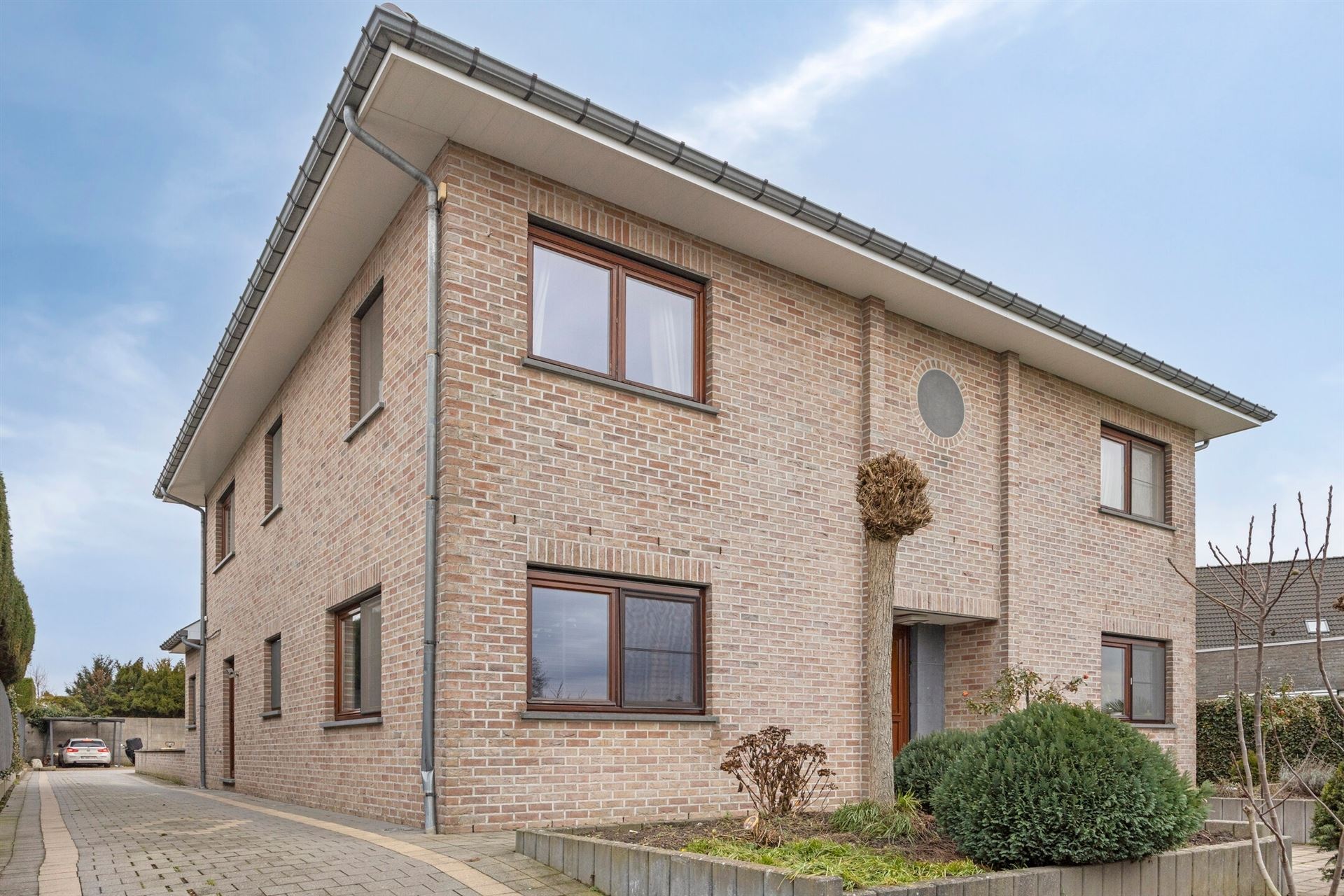 Energiezuinige en ruime villa (322m²) met 6 slaapkamers en 3 badkamers te Veldwezelt (Lanaken) - foto 2