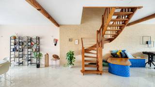 This spacious townhouse is located in a central location in the center of Heist and is an ideal opportunity for those looking for a high-quality home with plenty of space and potential. Located on a quiet and green street, this property combines excellent accessibility with a pleasant living environment.<br /><br />The house was solidly built and is in a well-maintained condition. With a generous living area of 360 m², this home offers plenty of possibilities, both for large families and for those looking to combine living and working. Additionally, you can enjoy a favorable EPC score (label B) and solar panels, which contribute to energy-efficient and sustainable living comfort.<br /><br />An additional asset is the spacious garage with space for multiple cars. There is also the possibility to purchase an additional garage box adjacent to the rear of the house.<br /><br />Layout:<br /><br />Ground floor:<br />- Entrance hall,<br />- Very spacious garage with space for multiple cars,<br />- Practical storage space,<br />- Office / multipurpose space,<br />- Spacious laundry room,<br /><br />First floor:<br />- Bright living room with gas fireplace,<br />- Open, fully equipped kitchen with high-quality Gaggenau appliances,<br />- Access to the terrace,<br />- Separate guest toilet,<br /><br />Second floor:<br />- Three full bedrooms,<br />- Two bathrooms (one with shower, one with bathtub, both with sink),<br />- Separate toilet,<br />- Additional storage space,<br /><br />Attic floor:<br />- Large open space accessible via spiral staircase, possibility for an additional bedroom, office, or hobby room,<br />- Roof terrace,<br /><br />Outside:<br />- Multiple terraces,<br />- Cozy courtyard,<br /><br />This home offers a unique combination of space, comfort, and location, within walking distance of the beach, shops, schools, and public transport.<br /><br />Are you looking for a spacious home with plenty of possibilities in a prime location in Heist? Contact us today to schedule a visit and discover the advantages of this property for yourself!