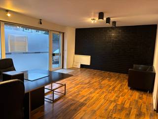 ! OOK GESCHIKT VOOR POP-UP ! Handelspand/kantoor gelegen nabij Evergem centrum. Uitermate geschikt als opslagplaats, magazijn, burelen,...