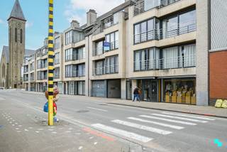 Dit tweeslaapkamerappartement, gelegen op de tweede verdieping in het centrum van Oostrozebeke, biedt u het comfort en de moderne voorzieningen die...