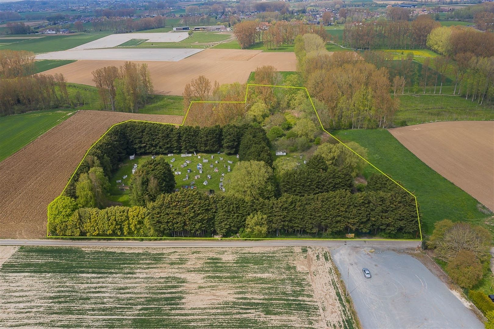 Het perceel is gelegen in de Molendreef te Geraardsbergen - foto 1