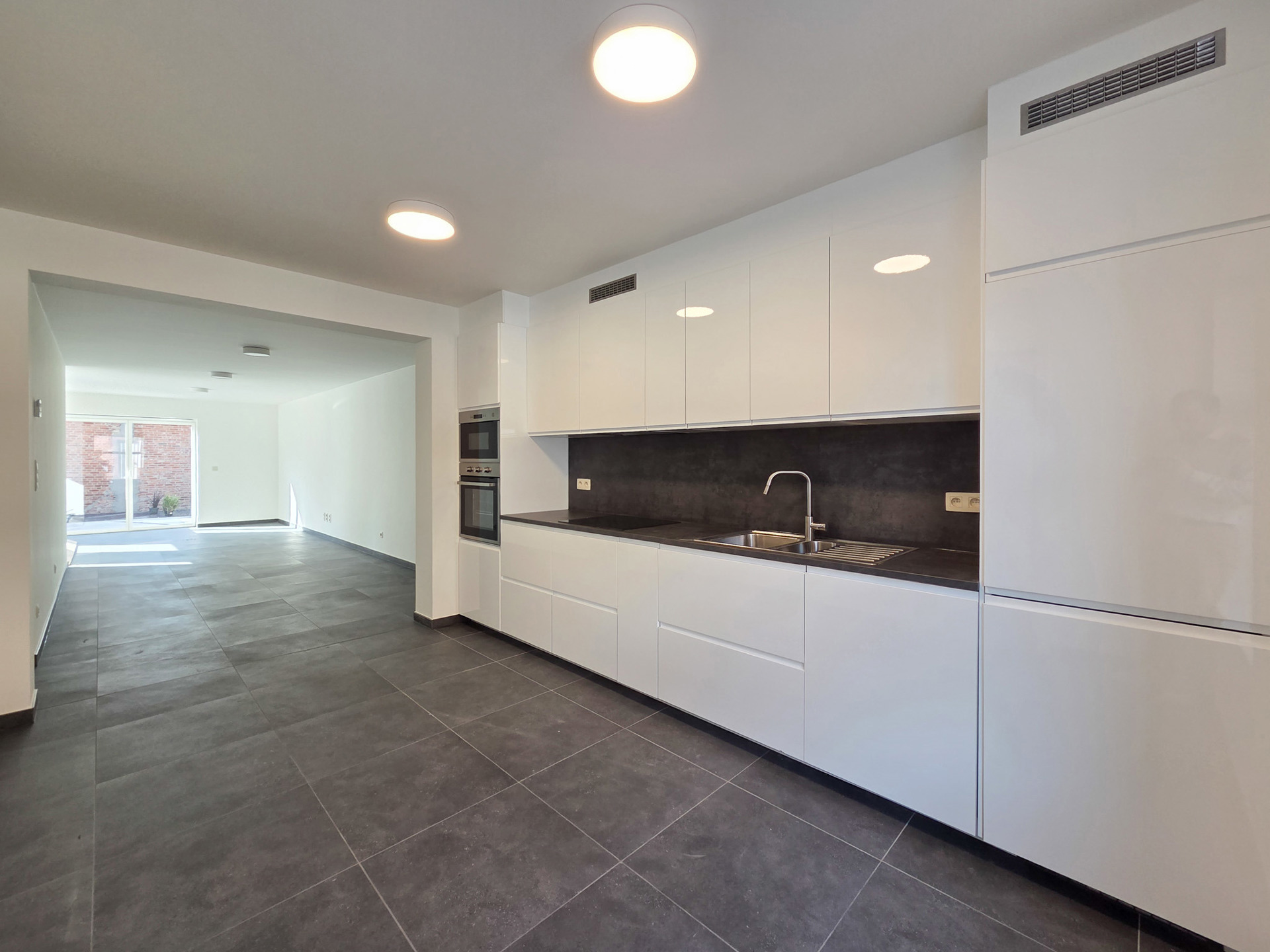 Recent vernieuwd gelijkvloers appartement - foto 1