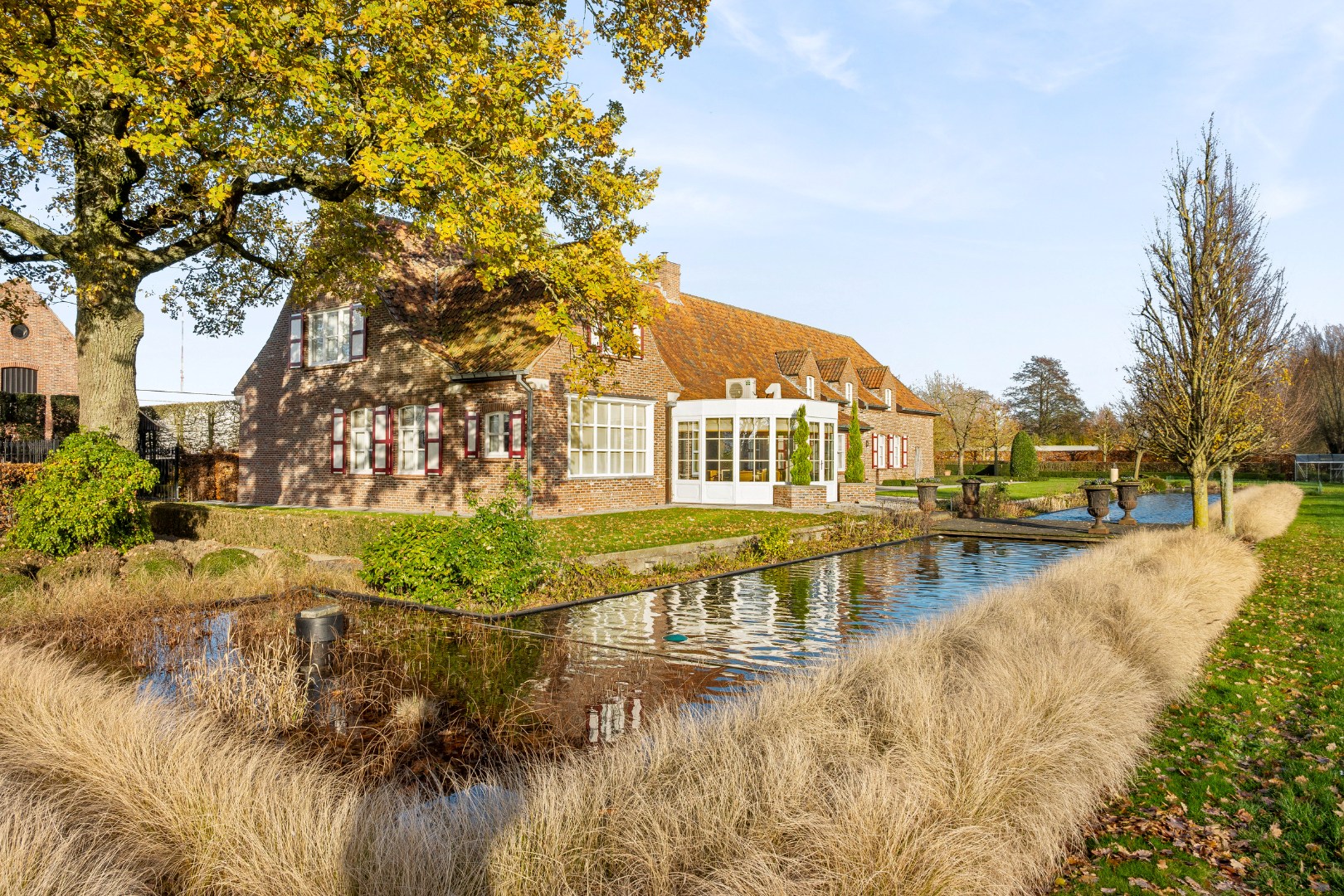 Unieke eigendom met 2 schuren, kapschuur, paardenstal en verzichten - foto 4