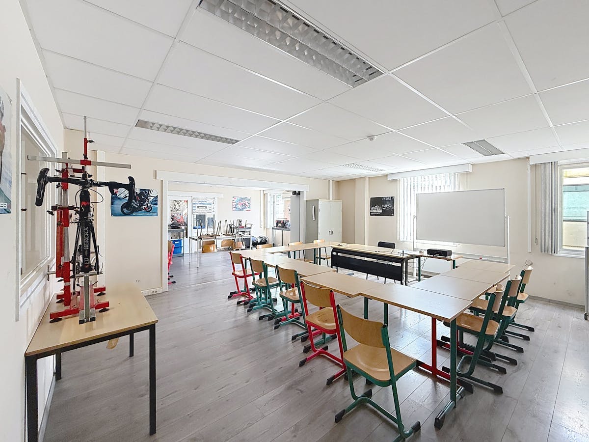 Warehouse (1,006 m²) with offices for rent near E40 Drongen - photo 5