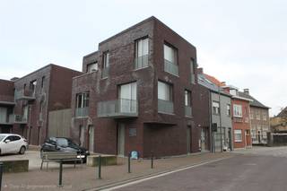 RUIM EN LUMINEUS DUPLEX-APPARTEMENT 97M² MET 2 SLAAPKAMERS EN ZUID-GEORIËNTEERD TERRAS1ste en 2de verdieping - ligging in centrum Breendonk...