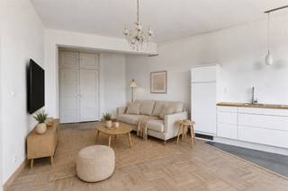 <p><span>This </span><span>bright, cozy apartment </span><span>for sale is located at </span><span>Mercatorstraat 132</span><span> in Antwerp. It is situated between Central Station and Berchem Station, close to shops, restaurants, schools, public transportation, and </span><span>convenient access to surrounding municipalities</span><span>. </span></p><p><span> </span></p><p><span>The apartment has a usable area of ap'n 51 m² and features </span><span>one full-sized bedroom</span><span>. The building itself features a </span><span>spacious & nd a beautiful communal garden</span><span>. The large windows let </span><span>in plenty of natural light</span><span> and offer a </span><span>unique view</span><span> of the distinctive towers of Antwerp Central Station, with their impressive Neo-Baroque and Neo-Renaissance architecture. </span></p><p><span> </span></p><p><span>Ground Floor</span></p><p><span>- Shared garden (469 m²)</span></p><p><span>- Shared bicycle storage</span></p><p><span> </span></p><p><span>Third floor</span></p><p><span>- Living and dining area</span></p><p><span>- Fully equipped kitchen</span></p><p><span>- Bathroom with bath/shower combination, sink, and toilet</span></p><p><span>- Full-size bedroom</span></p><p><span> </span></p><p><span>Basement</span></p><p><span>- Private basement storage area of approximately 16 m²</span></p><p><span> </span></p><p><span>Highlights</span></p><p><span>- Abundant natural light thanks to the many windows</span></p><p><span>- Central and pleasant location</span></p><p><span>- Shared, sunny garden</span></p><p><span>- Spacious basement storage room</span></p><p><span>- Shared bicycle storage</span></p><p><span> </span></p><p><span>Dimensions are approximate</span></p><p><span> </span></p><p><span>Are you interested in this apartment for sale in Antwerp, looking for other properties, or would you like to know the value of your property? Then BOLT immo is the right place for you! We’d be happy to help.</span><span> </span></p><p><span> </span></p>