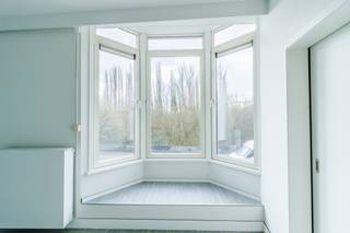 Are you looking for an investment opportunity or student accommodation for your children who are studying? <br /><br />Excellent Location:<br />Located at Jan Delvinlaan 70, this property enjoys a location close to the center of Ghent. Excellent public transport connections and proximity to major campuses make this an ideal place for students. In addition, the property is located in a neighborhood with a mobiscore of 9.3/10, with shops within easy reach.<br /><br />Layout and Facilities:<br />The building has been completely renovated and consists of 36 student units<br />- Rooms with and without private bathroom facilities<br />- Studios<br />- Three communal kitchens<br />- Trendy living space for socializing<br />- Communal garden<br />- Large bicycle storage room, ideal for students<br />- Elevator<br /><br />Why invest in this property?<br />- Prime location: within walking and cycling distance of various campuses and the city center<br />- Completely renovated<br />- High rental income: ideal as an investment<br />- Shared and private spaces: flexibility for different target groups<br />- Ready to move in: available for the next academic year<br />- Sale under registration<br /><br />This property is perfect for those looking for student accommodation or an investment in the heart of Ghent.<br /><br />The areas used are gross floor areas.<br /><br />Prices start at €160,000 for a room and €220,000 for a studio.<br />Contact Anthony for more information on 0488 14 62 77.