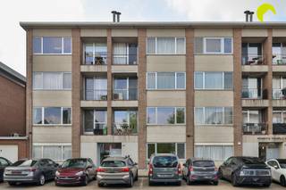 Gelijkvloers tweeslaapkamerappartement in Edegem! Op de grens van Edegem en Mortsel bieden wij u dit gelijkvloers appartement met terras aan.Tevens...