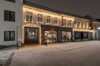 Dit handelspand met bovengelegen appartement is gelegen in het centrum van Turnhout. Het pand heeft een zeer goede ligging waardoor het een...
