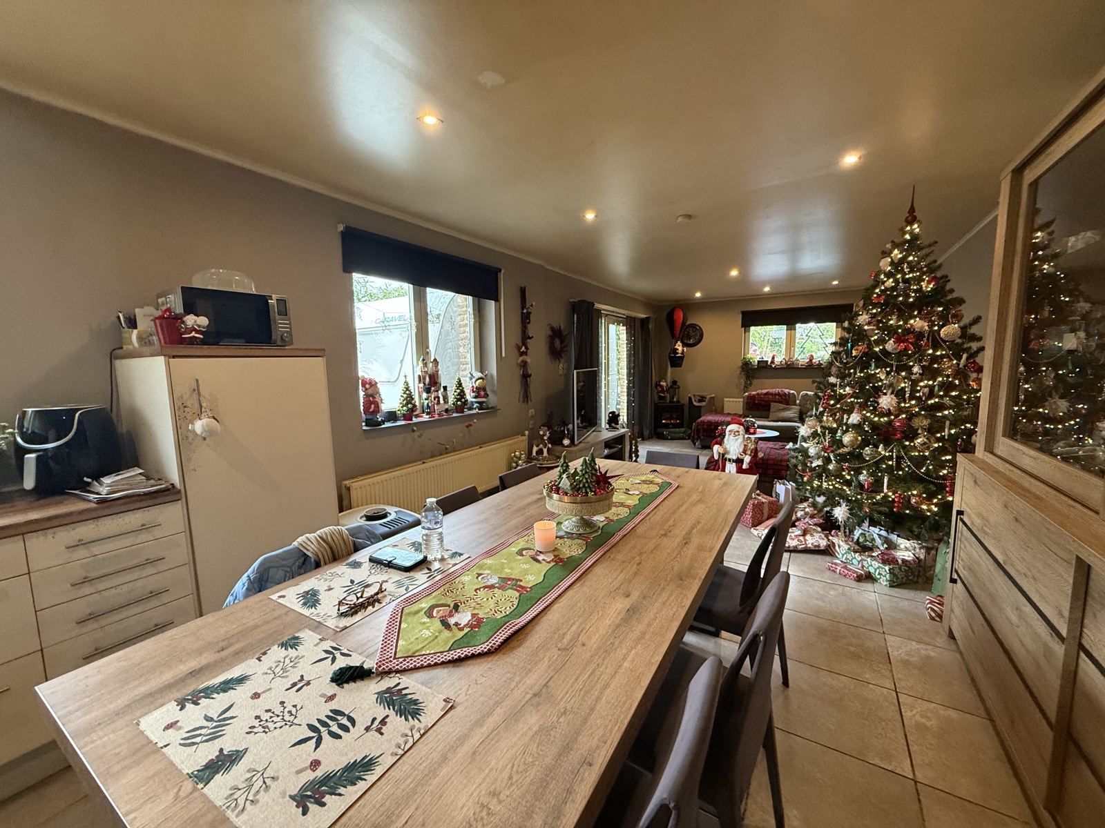 Ruime woning met 4 slaapkamers en een ruime tuin - foto 3