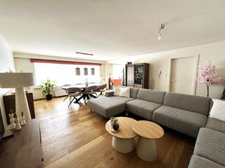 Vernieuwd 2 slaapkamer appartement met warmtepomp, staanplaats en kelderbergingBent u op zoek naar een comfortabel en energiezuinig appartement op...