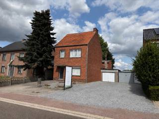 TE RENOVEREN WONING EN EEN NAASTGELEGEN APART PERCEEL MET EEN TOTALE GRONDOPPERVLAKTE VAN MAAR LIEFST 17A 95CA, CENTRAAL GELEGEN NABIJ HET CENTRUM VAN DIEPENBEEK
