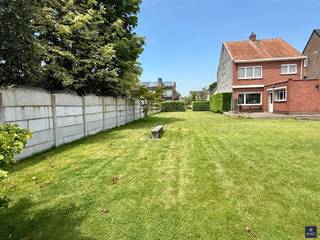 <p><span>MOOIE BOUWGROND VOOR HOB</span></p><p><span> </span></p><p><span>Bent u op zoek naar een </span><span>prachtig gelegen bouwgrond</span><span> om uw droomwoning te realiseren? Dan is deze bouwgrond in Beveren precies wat u zoekt.</span></p><p><span> </span></p><p><span>Gelegen op een absolute toplocatie, vlak bij het centrum en op wandelafstand van winkels, scholen en openbaar vervoer, combineert deze eigendom een uitstekende bereikbaarheid met een aangename woonomgeving.</span></p><p><span> </span></p><p><span>Met een oppervlakte van 440 m² maakt deze bouwgrond deel uit van een goedgekeurde verkaveling en geniet ze van een ideale oriëntatie. </span></p><p><span> </span></p><p><span>Dankzij de straatbreedte van ongeveer 9,5 meter biedt het perceel de mogelijkheid om een ruime en stijlvolle halfopen bebouwing te realiseren, volledig afgestemd op uw woonwensen.</span></p><p><span> </span></p><p><span>Een unieke kans voor wie op zoek is naar een perfect gelegen perceel met tal van bouwmogelijkheden. Laat deze opportuniteit niet aan u voorbijgaan en ontdek zelf de troeven van deze mooie bouwgrond.</span></p><p><span> </span></p><p><span>Mogelijks ook geïnteresseerd in de naastliggende HOB?  Hiervoor verwijzen we graag naar onze andere advertentie.</span></p><p><span> </span></p><p><span>Ontdek tijdens een bezoek ter plaatse deze opportunitieit!</span></p><p><span> </span></p><p><span>Interesse ?   Gelieve ons dan te contacteren op het nummer 03 775 41 88 of mail naar <span>kurt@vastgoed-smet.be</span></span><span> </span></p><p><span><span>www.vastgoed-smet.be</span></span></p><p><span> </span></p><p><span>“De verstrekte gegevens/informatie (zowel online als gedrukt) worden vrijblijvend verstrekt, enkel ter inlichting, zonder contractuele verbintenis of garantie van onzentwege en kunnen op ieder ogenblik gewijzigd worden”</span></p><p><span> </span></p><p><span> </span></p>