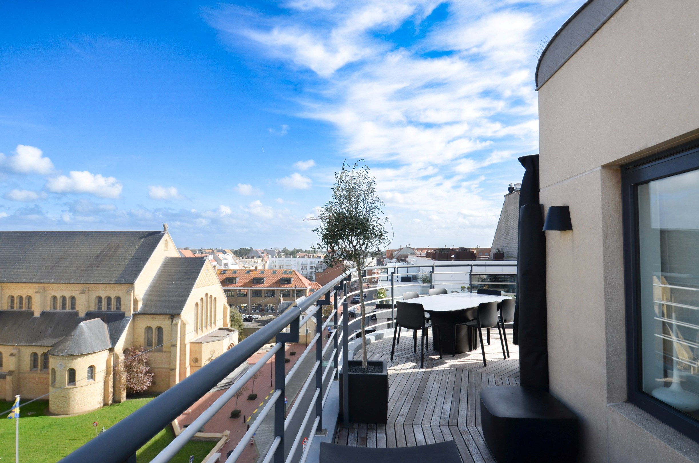 Uniek duplexappartement/penthouse met een weids uitzicht. - foto 2