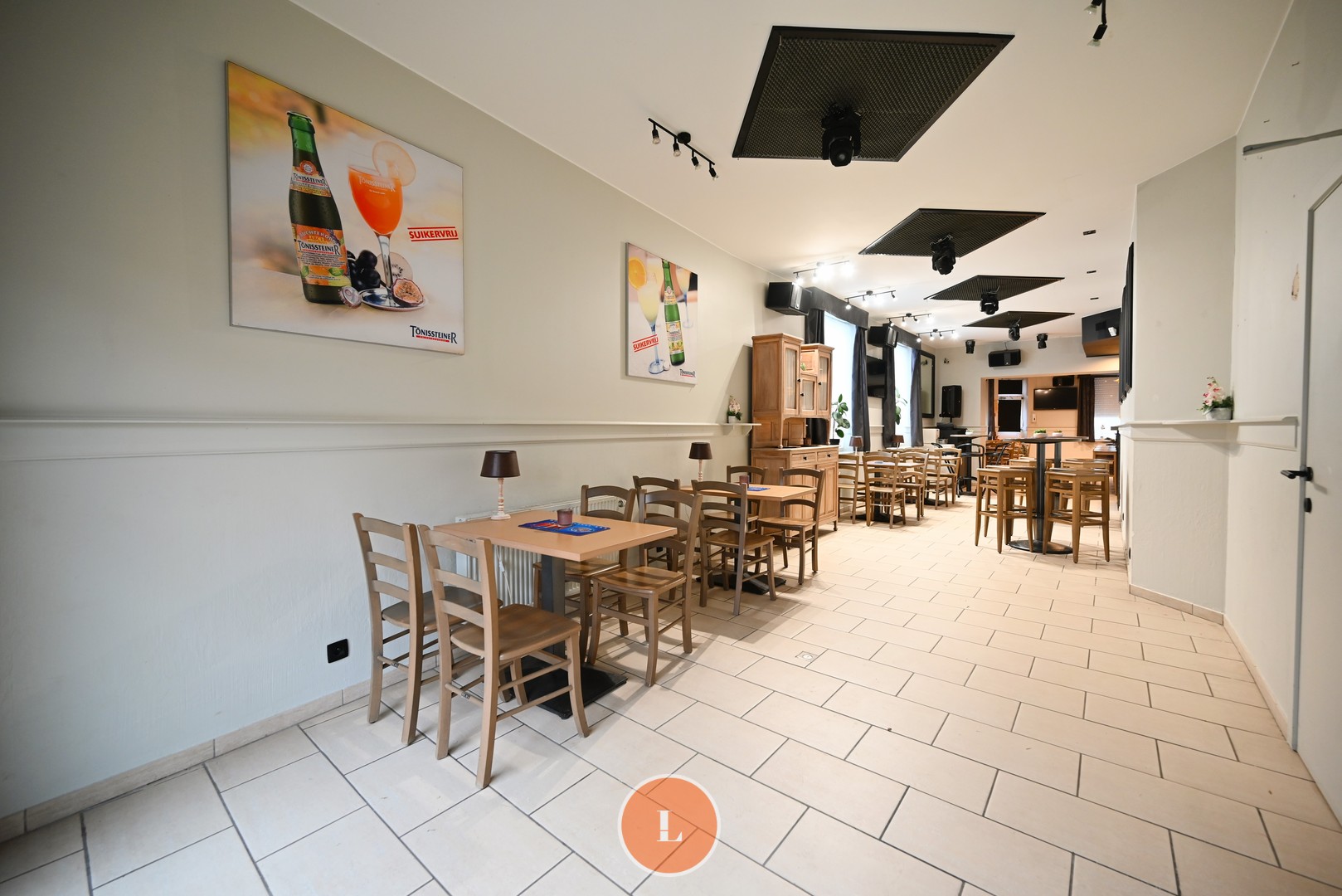 Te Koop: ruim handelspand met garage en woonmogelijkheden. - photo 4