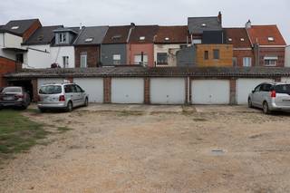 In een garagecomplex van 26 garages bieden wij u 1 garagebox te koop aan. Dit complex is gelegen nabij het centrum van Mechelen, langsheen de Leuvensesteenweg. Deze garagebox is momenteel verhuurd aan €70/maand. Mogelijkheid tot aankoop van de 2e garagebox nr 16 tevens aan €25.000,-.