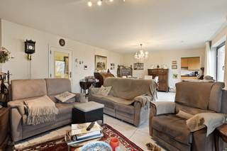 Surprisingly spacious apartment for sale with 2 bedrooms, a magnificent terrace and private garage in the center of Ypres. The apartment is...