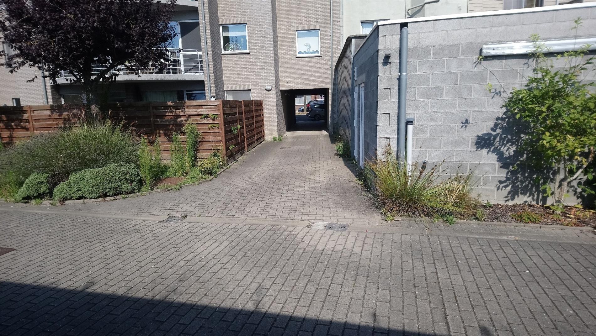 Gesloten garagebox op gelijkvloers, met elektriciteit en verlichting - foto 4