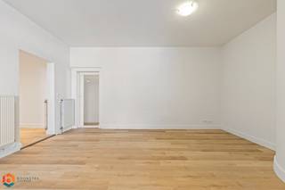 Op een uitstekende locatie in het centrum van Beerzel bevindt zich dit instapklare, gelijkvloerse appartement. U bevindt zich hier op een...