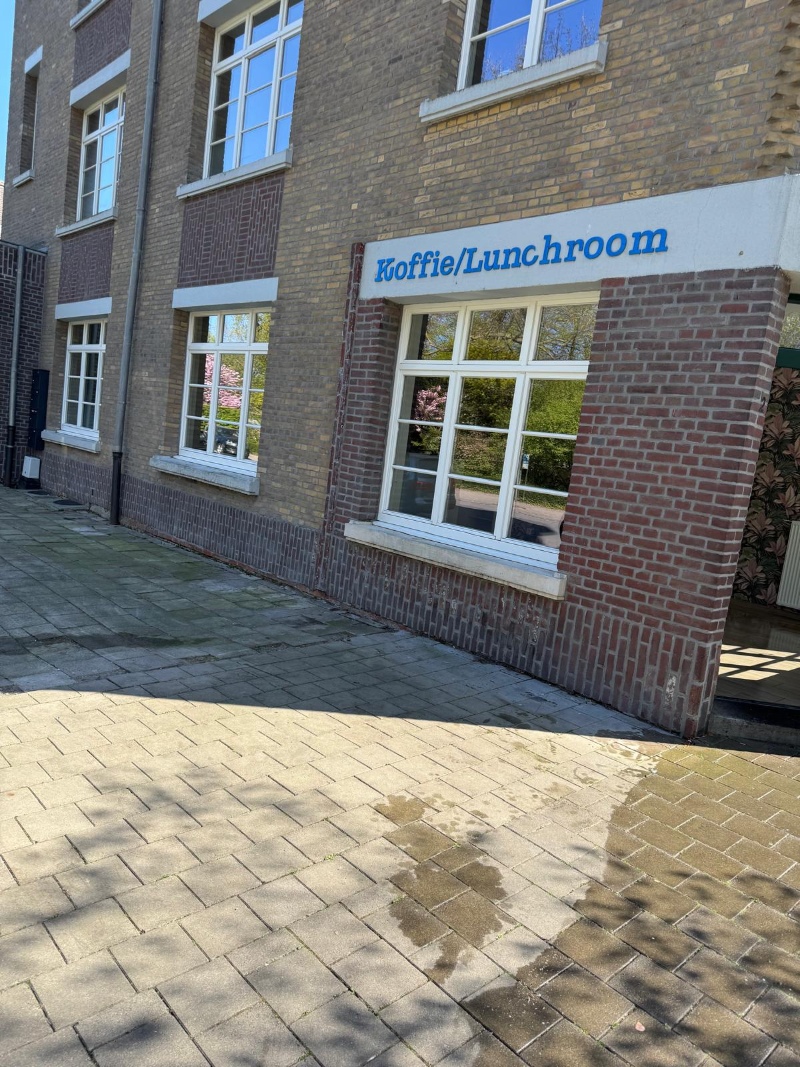 CENTRAAL GELEGEN WINKELPAND TE HUUR!! - foto 2