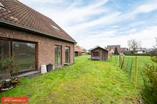 TE KOOP IN DE PINTE Scheldeveldestraat 4 Zeer goed gelegen woning met in de directe omgeving winkels, openbaar vervoer, scholen, station enz. Aan...