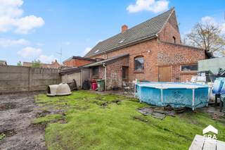 Halfopen kluswoning te koop in...