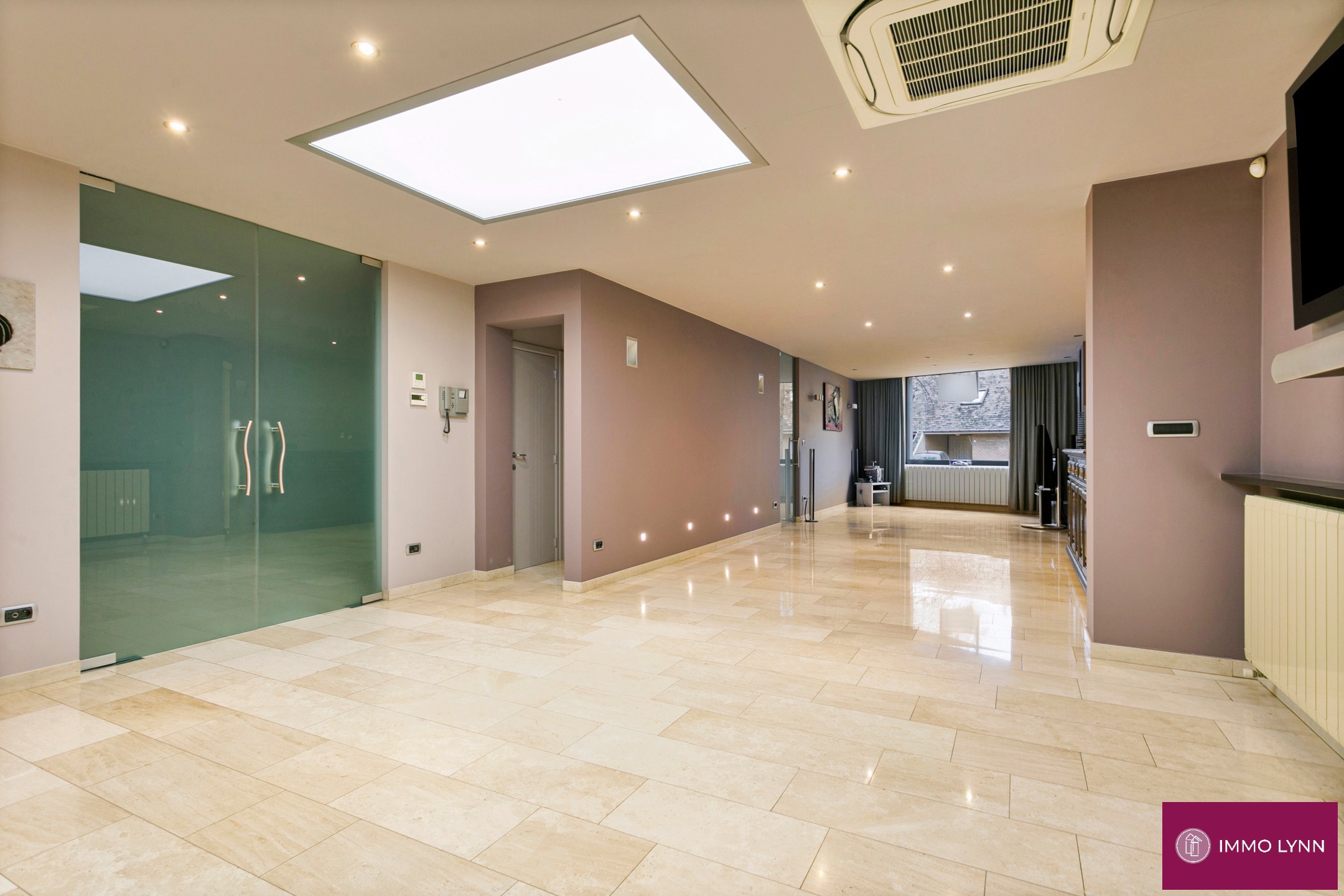 Luxueuze woning met groot magazijn/ commerciële ruimte! - foto 4