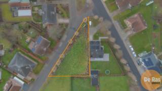 Op zoek naar een rustig gelegen bouwgrond met een uitstekende bereikbaarheid? Dan is dit perceel op het hoogste punt van Haaltert zeker het...