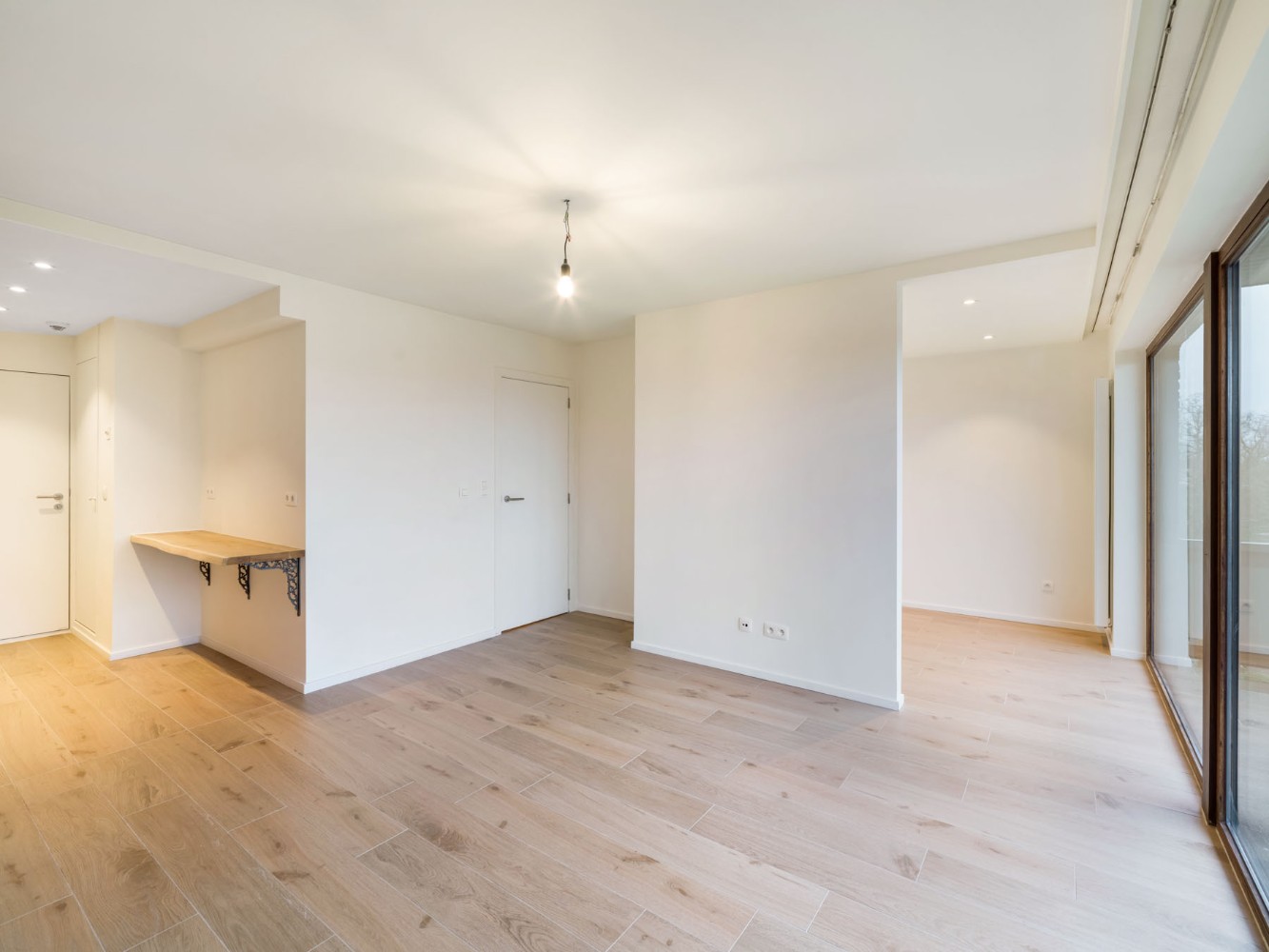 Gerenoveerde serviceflat op 4e verd. met 1 slpk. en terras - foto 4