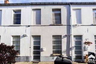 [[ DIT PAND NEEMT DEEL AAN DE ERA OPEN HUIZEN DAG OP 6/12 VAN 16:00 TOT 17:00 ]]Ben je op zoek naar een instapklare stadswoning in hartje Aalst?...