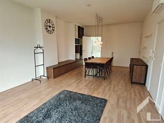 <p>APARTMENT IN BERCHEM, Pulhof neighborhood - 110 m² with 2 bedrooms + home office</p><p>The apartment is located on the 2nd floor. A great location with plenty of green space in the immediate vicinity and excellent accessibility—public transportation and numerous local shops are all within walking or biking distance!</p><p>Layout: - living room 34 m² - fully equipped kitchen - 2 bedrooms and an office (ideal for remote workers, adjacent to the living room) - bathroom - walk-in closet (serves as a passageway to the bathroom and master bedroom) - separate toilet - basement.</p><p>Additional features: - air conditioning in the living room and bedrooms - individual central heating - the roof was recently renovated with insulation - soundproof glass on the front - in good condition.</p><p>To schedule an on-site viewing, please register directly for the viewing time on our website www.immomk.be via the registration link listed with the property. The viewing will take place on Thursday, October 1, between 4:30 PM and 6:00 PM.<br /> </p>