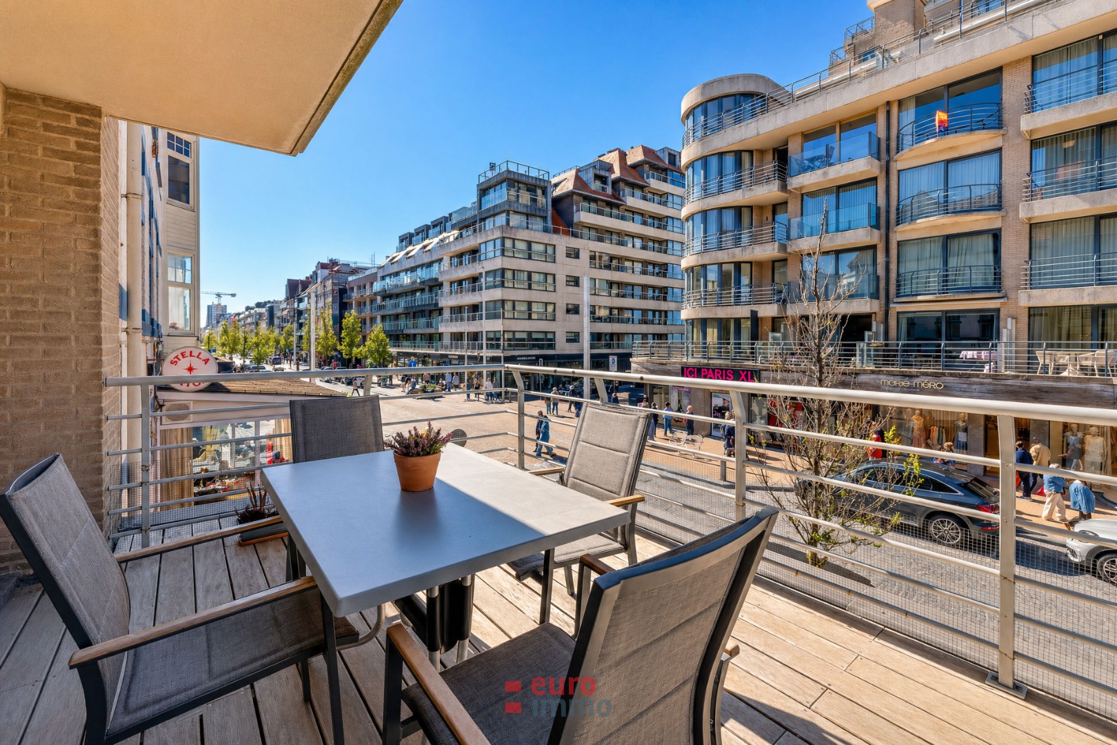 Pal in de winkel/wandelstraat gelegen appartement met 2 slaapkamers én super terras! - foto 2
