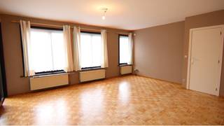 Comfortabel 2-slaapkamerappartement met Terras op een rustige ligging in de dorpskern van Oostkamp, nabij winkels en openbaar vervoer...
