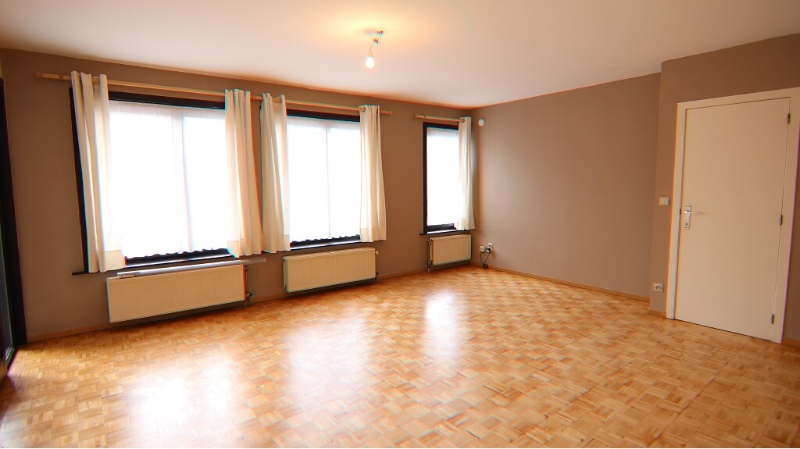Comfortabel 2-slaapkamerappartement met Terras te huur in Oostkamp - photo 2