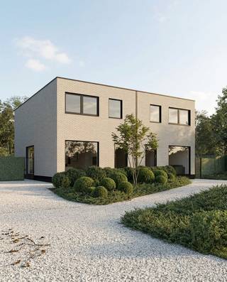 <p>Deze energiezuinige halfopen woningen in Kortenaken met 3 of 4 slaapkamers biedt een unieke combinatie van modern wooncomfort, hoogwaardige afwerking en duurzame technieken. Gelegen aan de Tiensesteenweg woon je hier in een rustige omgeving met een uitstekende bereikbaarheid.</p><p>Bij het betreden van de woningen kom je terecht in een open, lichtrijke leefruimte waar grote raampartijen zorgen voor een aangename lichtinval. De moderne keuken is volledig uitgerust met ingebouwde Miele-toestellen en sluit naadloos aan op de leefruimte, wat zorgt voor een harmonieus geheel waar koken en ontspannen samenkomen.</p><p>Op de bovenverdieping bevinden zich 3 of 4 ruime slaapkamers, elk voorzien van een eigen warmtepomp voor optimaal comfort. De badkamer is stijlvol ingericht met een dubbele wastafel, een inloopdouche en een bad, waardoor functionaliteit en luxe perfect samenkomen.</p><p>Buiten geniet je van de mogelijkheid tot een volledig aangelegde tuin, ideaal om tot rust te komen. Extra opties zoals schilderwerken en een laadpaal maken het mogelijk de woning volledig naar jouw wensen af te werken.</p><p>De woningen zijn  uitgerust met 18 zonnepanelen en een thuisbatterij, wat in combinatie met een regenwaterput van 7.500 liter zorgt voor een uiterst duurzame leefomgeving. Dankzij het uitzonderlijke E-peil van -18 profiteer je van een bijzonder laag energieverbruik.</p><p>De ligging in Kortenaken is bijzonder aantrekkelijk: je woont in een rustige straat met een vlotte verbinding naar omliggende steden zoals Tienen en Diest. Winkels, scholen en andere voorzieningen bevinden zich op korte afstand, net zoals groene zones en fiets- en wandelroutes.</p><p>Ben je op zoek naar een instapklare, energiezuinige woning met moderne afwerking in Kortenaken, dan is dit een uitstekende kans. Neem contact op voor meer informatie of een bezoek.</p>