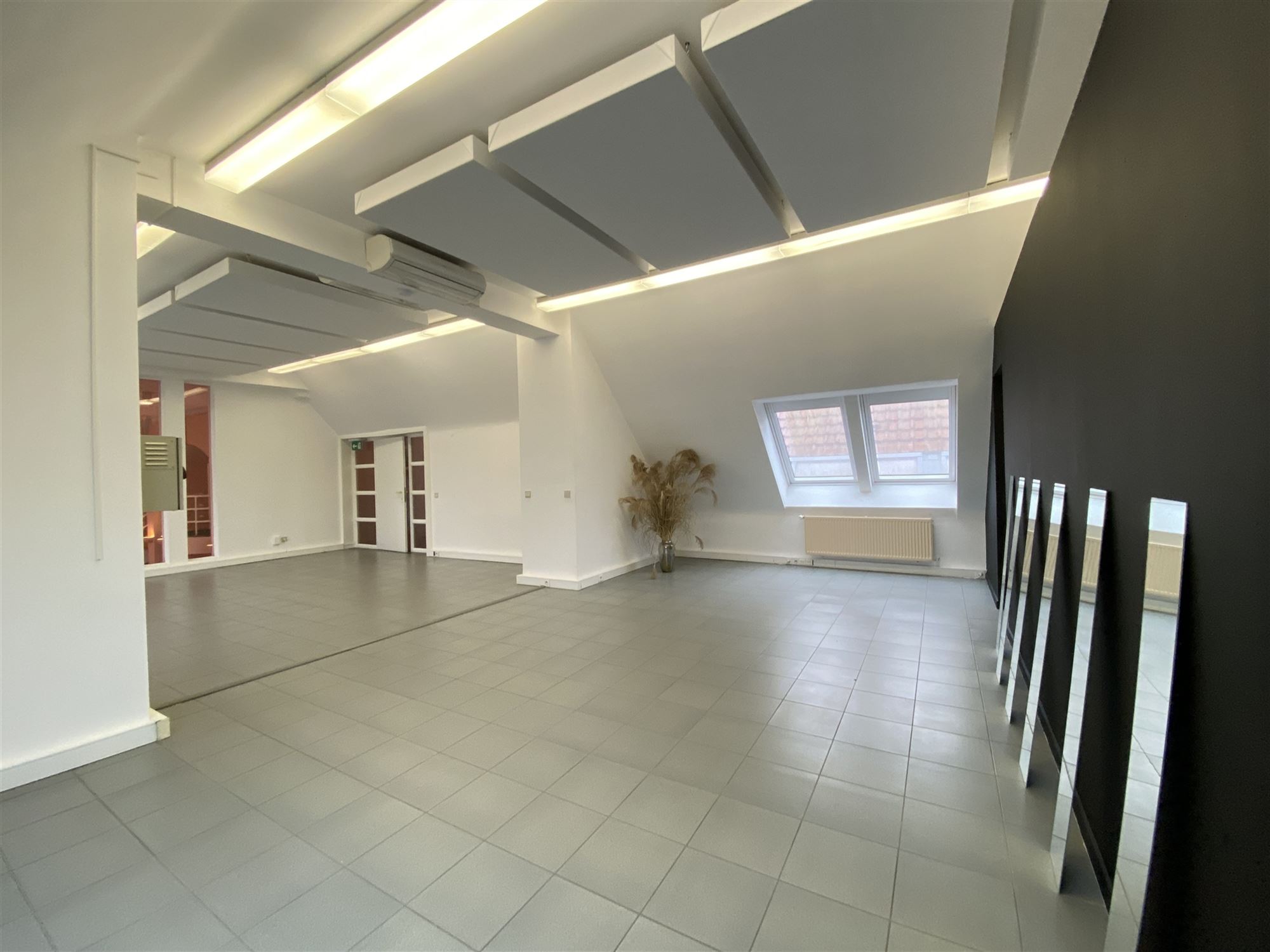 Kantoorruimte op commerciële locatie - foto 4