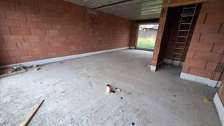 Te Koop: Moderne  Woning in RoeselareBent u op zoek naar een prachtige woning die u volledig naar eigen smaak kunt afwerken?Zoek niet verder!Deze...