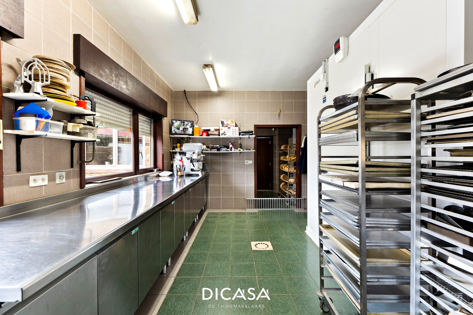 Handelspand met woonst, loods en 4 garages op een ruim perceel van 1.043m² - foto 5