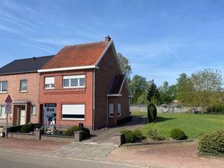 Ideale gezinswoning met veel potentieel nabij centrum Haacht!Op een super centrale maar rustige locatie, vlakbij het centrum van Haacht, bevindt zich...