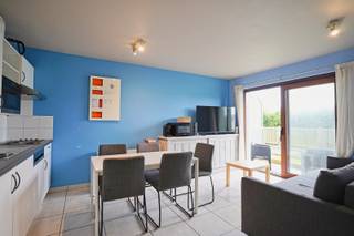 Vakantiedomein op 1 km van de zee. In Bredene kan u dit gemeubeld appartement terug vinden op het gelijkvloers. De oppervlakte is 41m²...