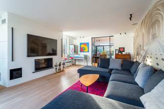 Luxueuze halfopen villa met zwembad, gelegen in de gegeerde Elsdonckwijk, nabij winkels, scholen, openbaar vervoer, ziekenhuizen, Fort V...