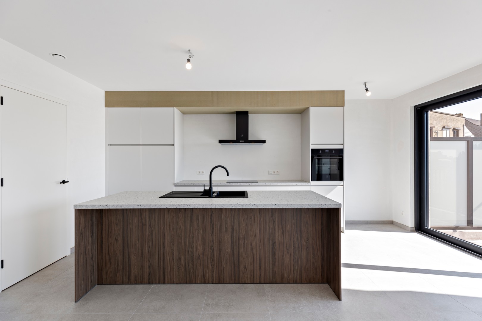 Ruim 2-slaapkamerappartement met meerdere terrassen in nieuwbouwresidentie te Veurne - foto 2