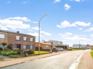 TE KOOP: CHARMANTE, RUSTIG GELEGEN WONING MET ZUIDOOST GERICHTE TUIN IN RETIEDeze deels op te frissen woning, gebouwd in 1974, combineert charme met...