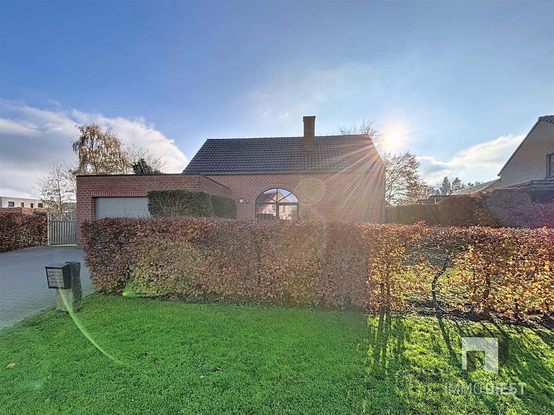 Perfecte gezinswoning in doodlopende straat met 3slpks en een mooie tuin - foto 2