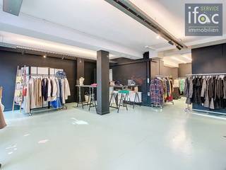 Bent u op zoek naar een goed gelegen handelsruimte nabij het centrum van Tervuren? Wij bieden u volgende commerciële ruimte aan met een...